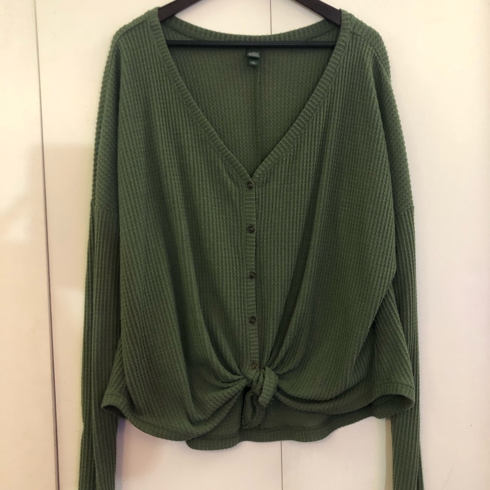 Thermal Tie Front Top